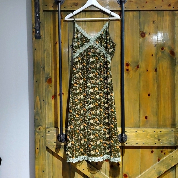 GREEN VELVET FLORAL DRESS W LACE TRIM STRECH  FOREST FAIRY Y2K COTTAGE ROMANTIC - Picture 1 of 9